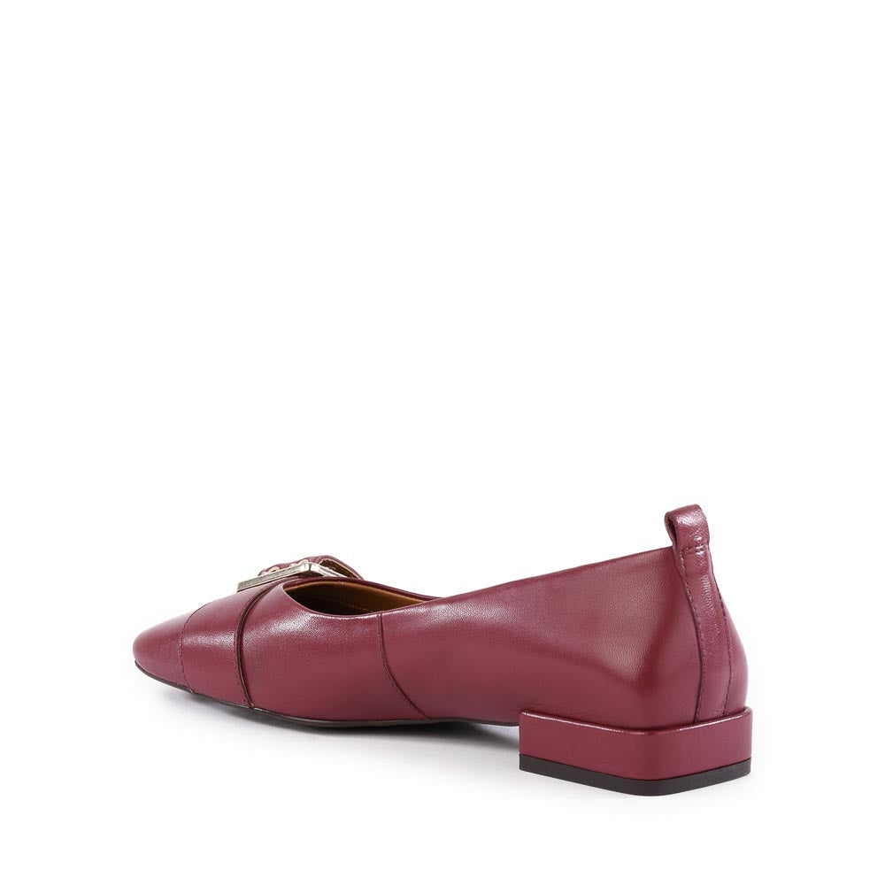 Cambridge Buckle Flat